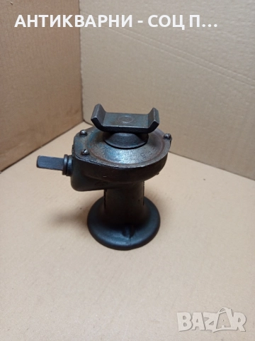 Стар Механичен Винтов Крик За Ретро Автомобили До 1500лг.