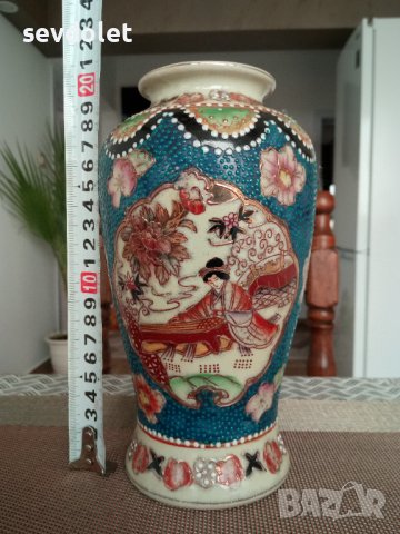 Продавам 3 бр.красиви и стилни вази.Порцелан-Китай.Голямата е маркирана.Цената е за всичките., снимка 3 - Вази - 44395624