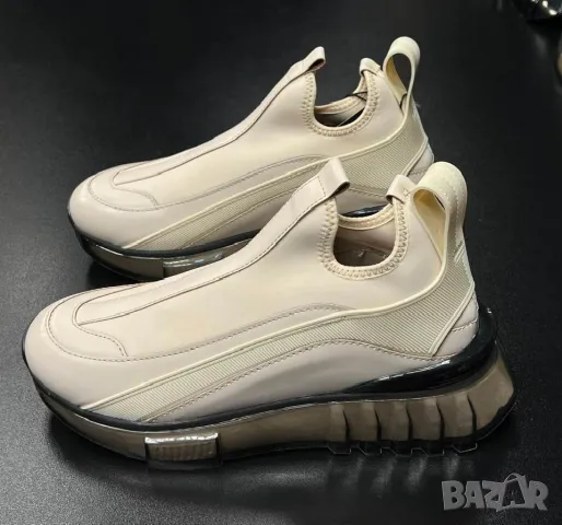 бежови  обувки