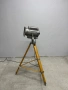 Винтидж индустриален прожектор на дървен статив, снимка 3