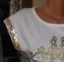 УНИКАЛНО КРАСИВА бяла блуза със златиста щампа и златисти пайети по ръкавите , снимка 2