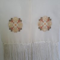 Уникален ръчно бродиран копринен шал с автентичен български мотив, снимка 1 - Шалове - 40414821