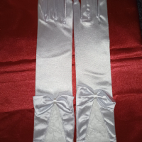 Нови бели сатенени ръкавици с панделка и дантела 37 см , снимка 2 - Ръкавици - 44802680