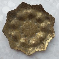Красива месингова чинийка с източни орнаменти и релеф, снимка 1 - Други - 42415823