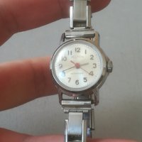 Дамски часовник KELTON. England. Vintage watch. Гривна. Механичен механизъм. , снимка 1 - Гривна - 41972022