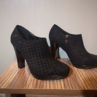 Нови -50% естествена кожа Laura Biagiotti естествен велур черни обувки 38 номер есенни дамски обувки, снимка 8 - Дамски елегантни обувки - 33881189