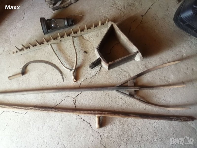 Продавам стари инструменти, кошници, свещници, битови предмети и свещници , снимка 1