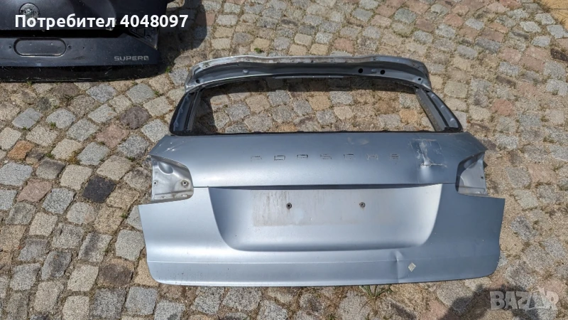 Порше Кайен заден капак забележка , снимка 1