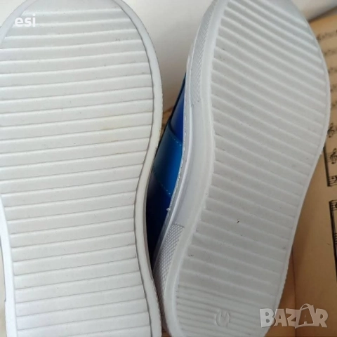 GUESS Детски маратонки, снимка 6 - Детски маратонки - 51601177