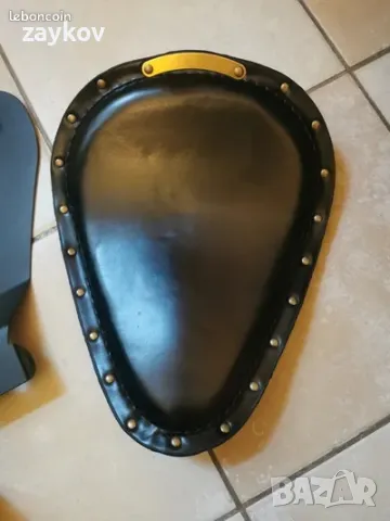 Черна ретро соло седалка за мотоциклет, снимка 2 - Части - 49217386