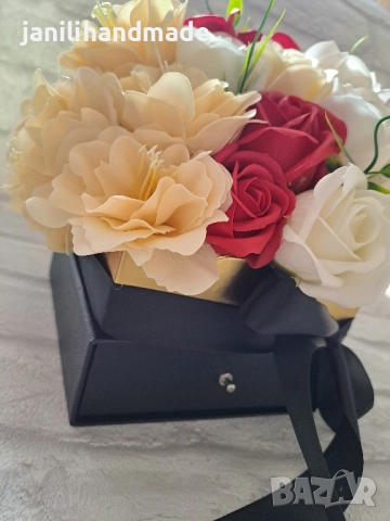 Луксозна завършена кутия с цветя, снимка 7 - Изкуствени цветя - 52151852