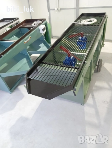 Машина за чистене/обезлистяване (почиства от бради и листа) и сортиране на лук