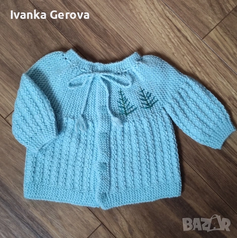 Ръчно плетена жилетка за момче,украсена с бродерия