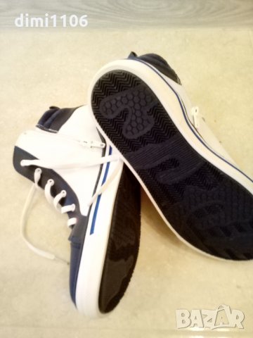 Спортни боти НОВИ, снимка 2 - Детски обувки - 34101402