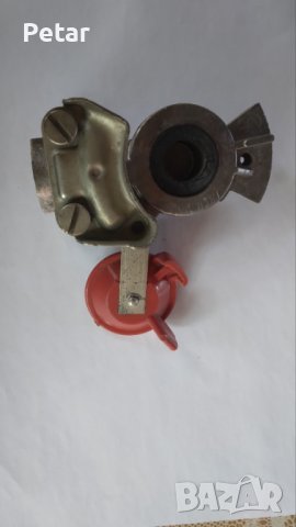 Съединител за ремарке, оборудвано с прахова капачка