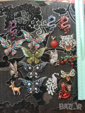 Стилни дамски брошки,нови