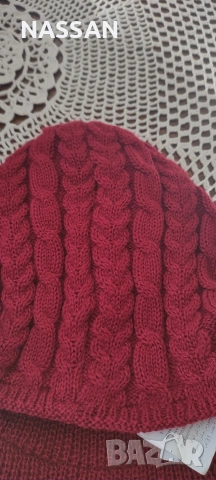 Вишнева дамска плетена зимна шапка с козирка, снимка 3 - Други - 53085101