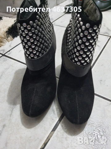 маркови боти от велур с капси