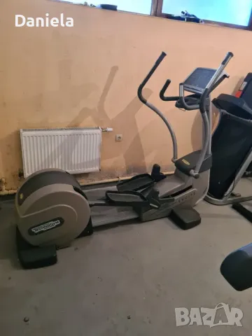 Technogym excite kross trenajor кростренажор професионален, снимка 2 - Фитнес уреди - 48795727