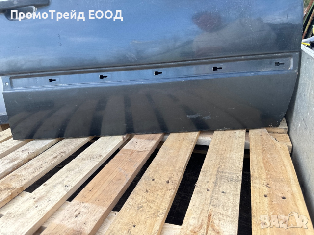 Предна дясна черна врата Мерцедес W202 S202 Mercedes C class, снимка 2 - Части - 44601116