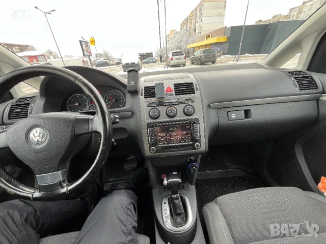 Продава се VW Touran 2.0 140 BMM 7 места, снимка 7 - Автомобили и джипове - 53359172