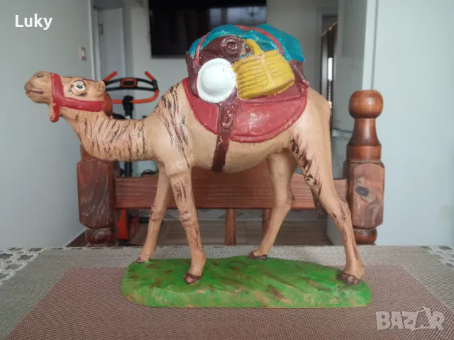 Стилна и красива с изработката си камила-Дърворезба., снимка 7 - Статуетки - 50076086