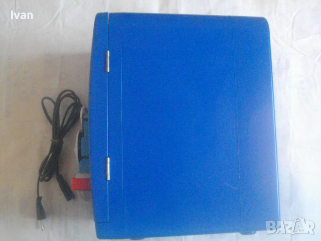 Оригинален Немски Мини Хладилник-Висок Клас-12V/220V-WAEGO-С Осветление-Лимитирана Серия-Отличен, снимка 12 - Хладилници - 44632793