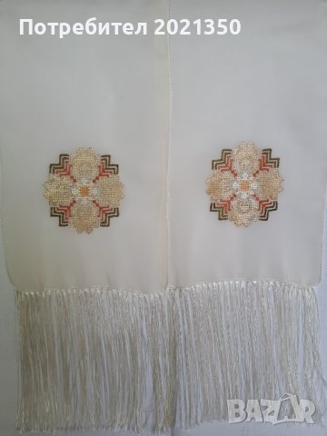 Уникален ръчно бродиран копринен шал с автентичен български мотив