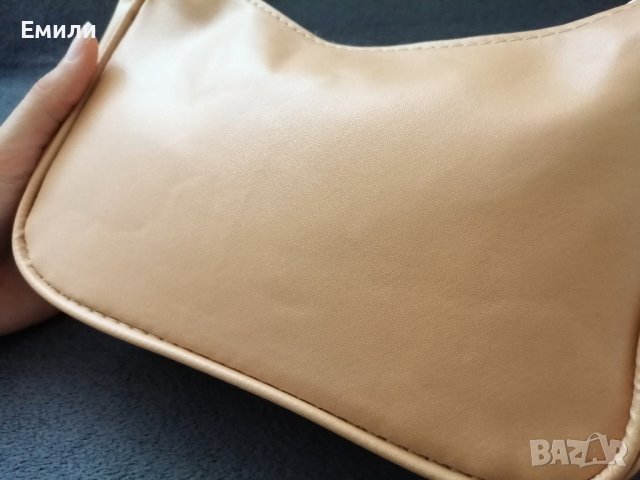 Кожена малка дамска чанта с верижка синджир с висулки пеперуди в син и сребрист цвят , снимка 9 - Чанти - 41772054