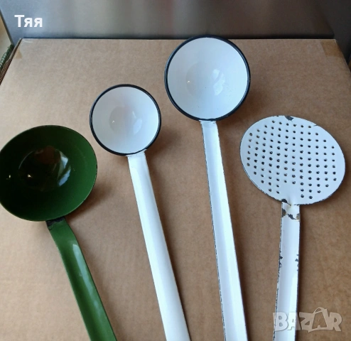 Емайлирани чайничета и черпаци , снимка 12 - Антикварни и старинни предмети - 53449861