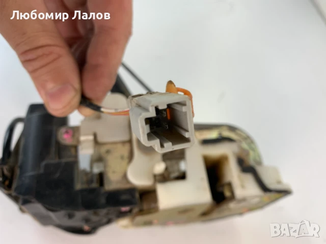 Предна дясна брава Honda CR-V I (95-01)г. , снимка 3 - Части - 50749345