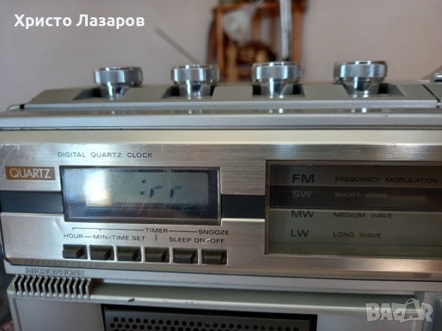 Радиокасетофон Hitachi TRK 8210E, снимка 4 - Радиокасетофони, транзистори - 40456356