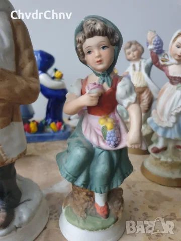 8бр малки порцеланови фигури/деца-влюбени-дядо/Каподимонте статуетки 11-18см, снимка 4 - Статуетки - 50289489