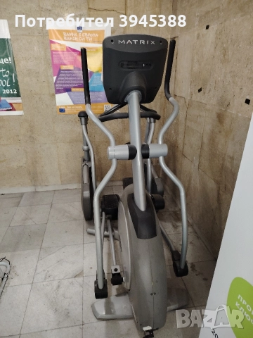 Професионален крос тренажор за фитнес Matrix, снимка 2 - Фитнес уреди - 52940202