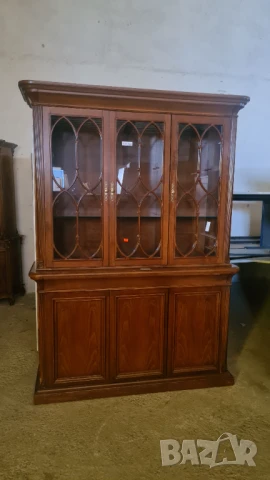  шкаф с витрина внос от Европа