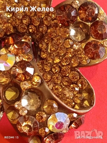 Винтидж брошка с флорален мотив обсипана с кафяви и цветни кристали Hollycraft 52173, снимка 3 - Колиета, медальони, синджири - 52570529