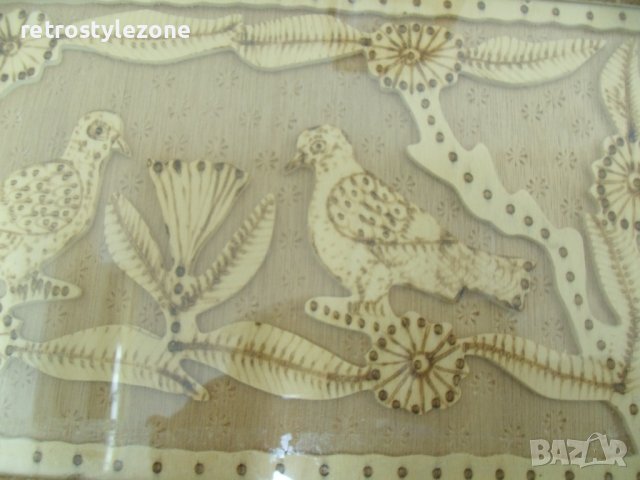 № 7047 стар дървен поднос   - орнаменти от дърво / апликация / и пирография  - размер 40,5 / 21 см  , снимка 6 - Други ценни предмети - 41342577