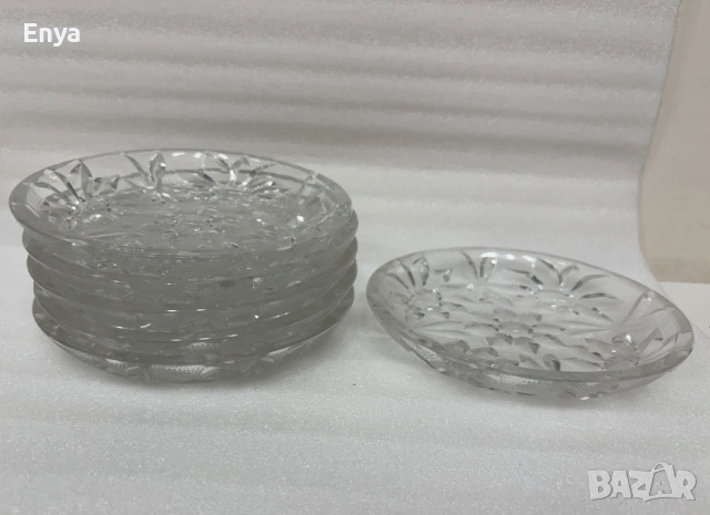 Десертни чинии от оловно стъкло с релефни цветя на дъното-6 бр., снимка 2 - Чинии - 53647172