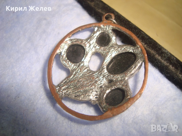 ВИНТИДЖ СРЕБРИСТО КРАСИВО МЕДАЛЬОНЧЕ с ФАСЕТИРАНИ ЦВЕТНИ КРИСТАЛЧЕТА 19816, снимка 3 - Колиета, медальони, синджири - 36349917