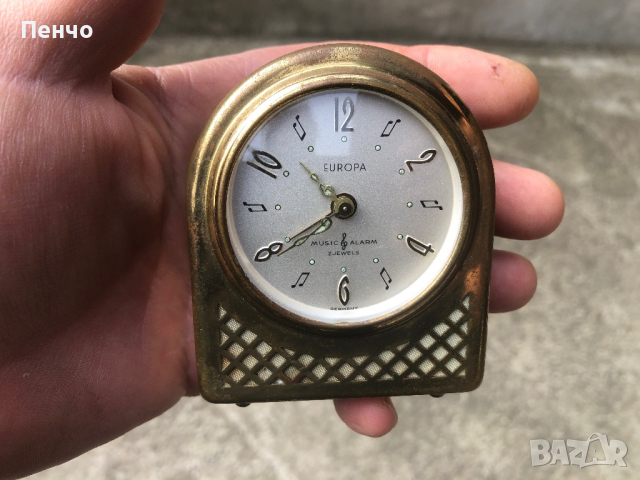 стар малък настолен часовник с латерна "EUROPA MUSIC ALARM"