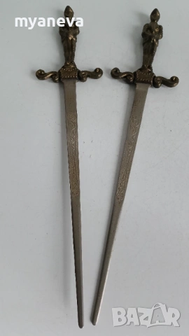 Рицарски, кожен герб с ножове за писма и декорация. , снимка 4 - Статуетки - 53850235