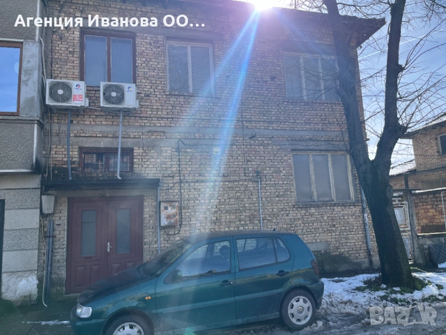 Етаж с двор и самостоятелен вход на главен булевард в гр.Попово 