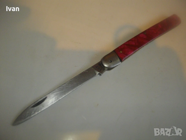 Българско Соц ножче ножка джобно туристическо 18,5 см с дръжка от червен каталин, снимка 3 - Антикварни и старинни предмети - 53420295