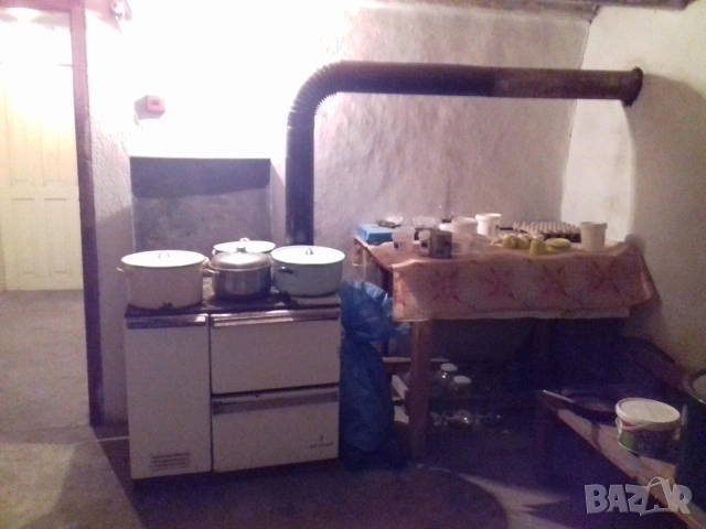 Двуетажна стара къща с. Черничево , снимка 9 - Къщи - 41866640