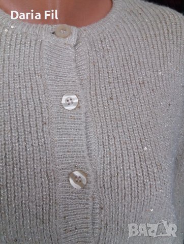 УНИКАЛНО КРАСИВА бежова къса жилетка със златисти пайети в нишката, снимка 3 - Жилетки - 44428213