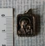 Малък медальон Света Богородица с Младенеца, снимка 1 - Колиета, медальони, синджири - 35884545