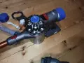 Много добра прахосмукачка Dyson V8 с нова батерия и аксесоари, снимка 3