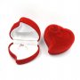 червена роза сърце от кадифе плюш кутийка за пръстен обеци бижу подарък рожден Свети Валентин кутия