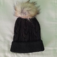 Зимни дамски шапки, снимка 1 - Шапки - 44475558