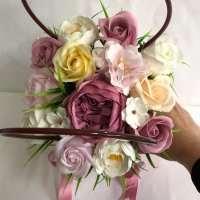 Кошничка аранжирана със сапунени цветя, снимка 9 - Подаръци за жени - 40911647